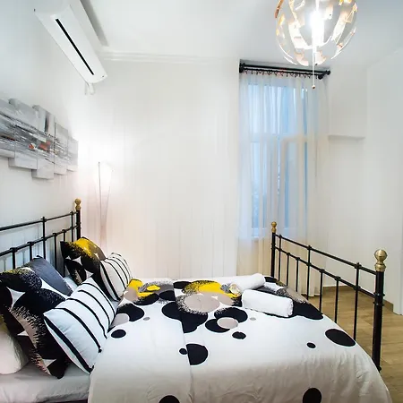 Central Charm 2Br And Modern Apt-All Is Walkable * Belgrade