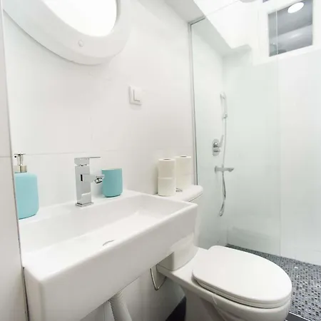 Apartment Central Charm 2Br And Modern Apt-All Is Walkable