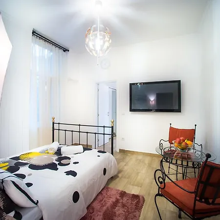 Apartment Central Charm 2Br And Modern Apt-All Is Walkable